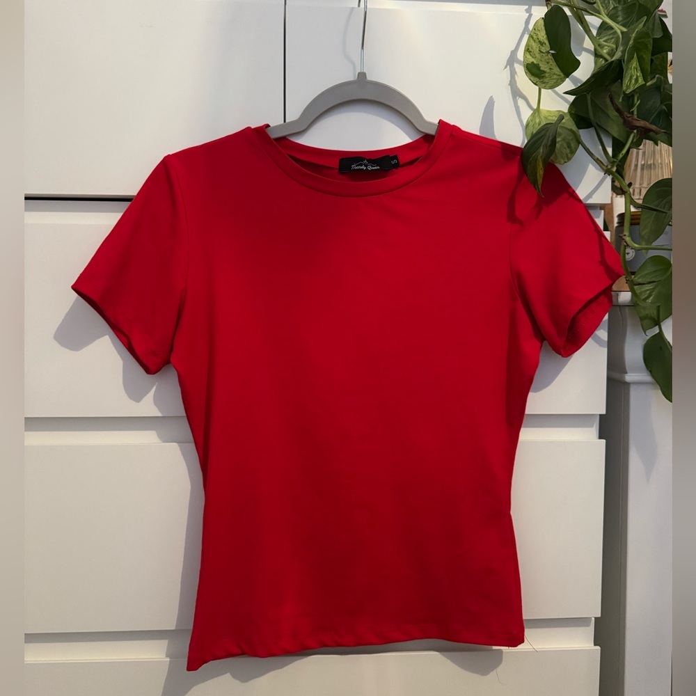 Red fitted stretchy going out top! Size small! Flattering